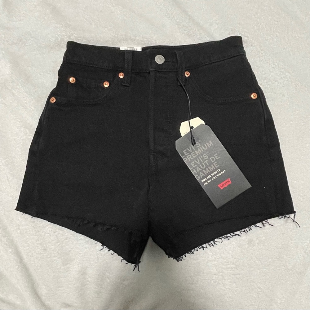 LEVI’S Ribcage Shorts